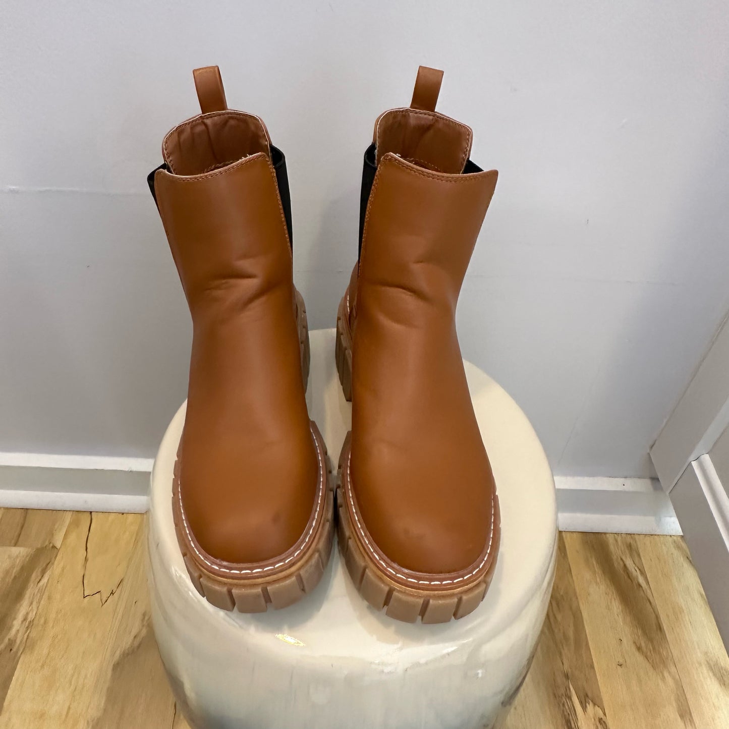 Madden Girl Size 8 Boots