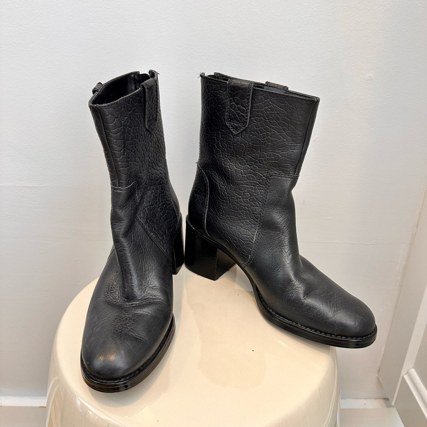 Vince Camuto Size 7 Boots