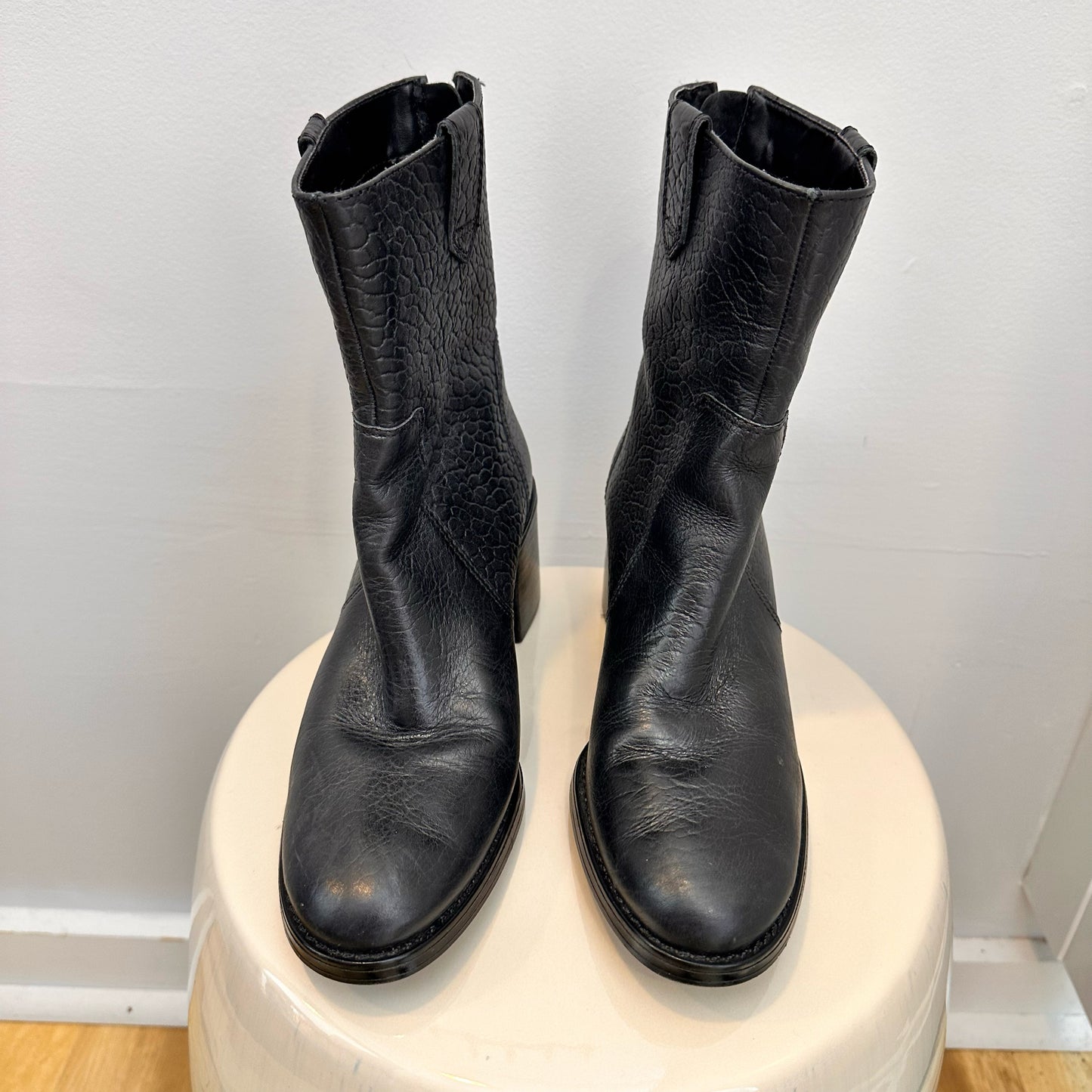 Vince Camuto Size 7 Boots